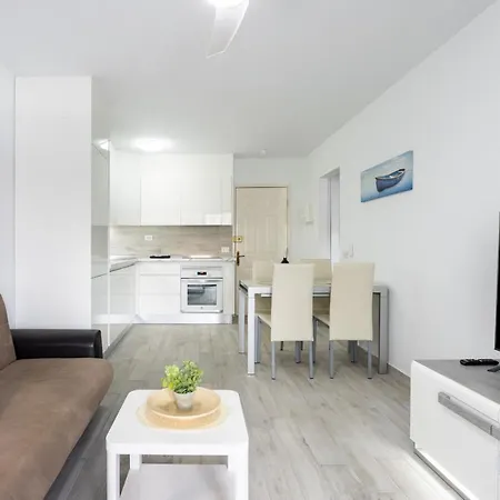 Castle Harbour Арона