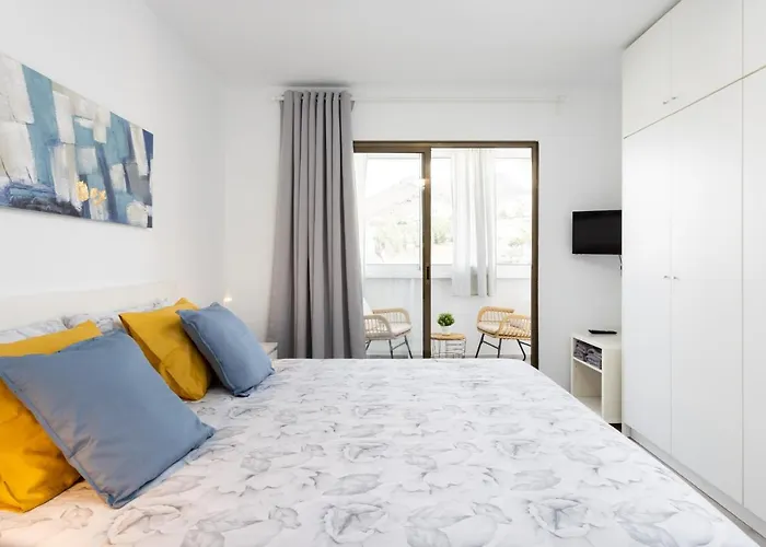 Castle Harbour Apartment *